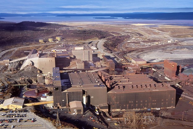 Aerial view of the IOC processing facility and open pit at Carol Lake, Labrador City